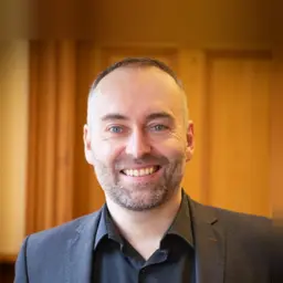 Dr Marcin Betkier